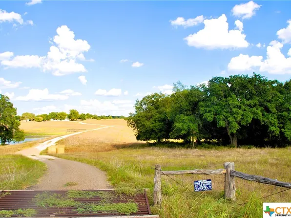 5601 Mensik Rd, Schulenburg, TX 78956