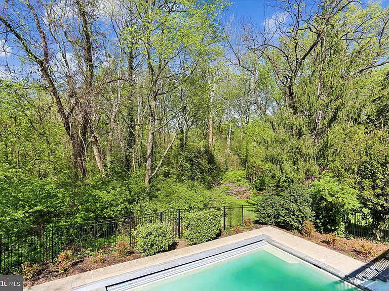4902 Derussey Pkwy — Photo 98