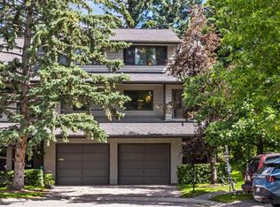 140 S Point Dr NW #16, Calgary, AB T3B4W3