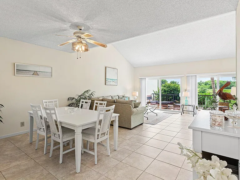 2584 Muirfield Ct — Photo 10