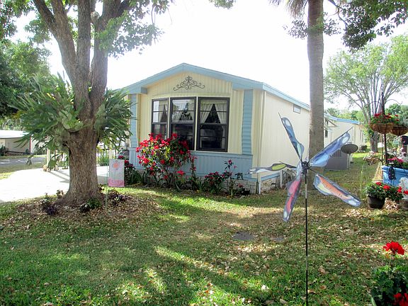 2nd image of 64 Lake Griffin Dr