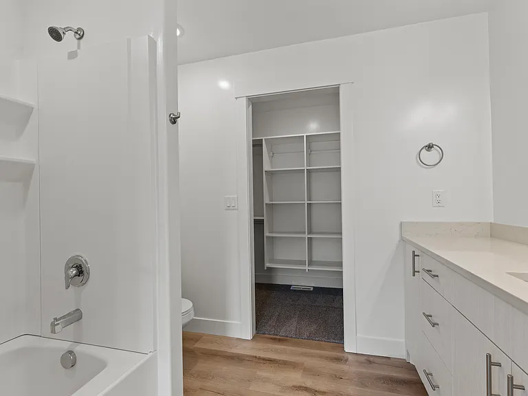 3331 S 1010 W — Photo 12