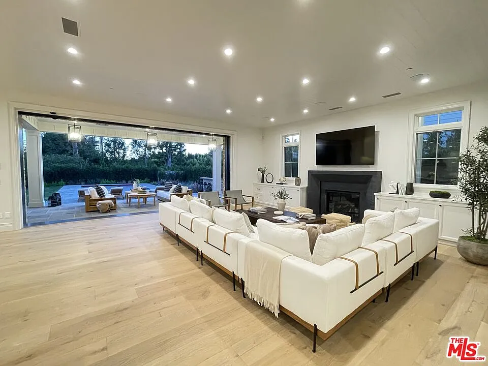 8 bed, 10.0 bath, 13511 sqft, $97,500 — Photo 3