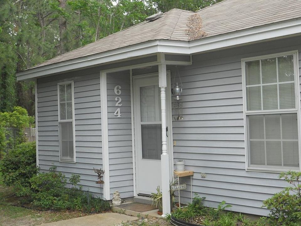 1st image of 624 Emerald Ln