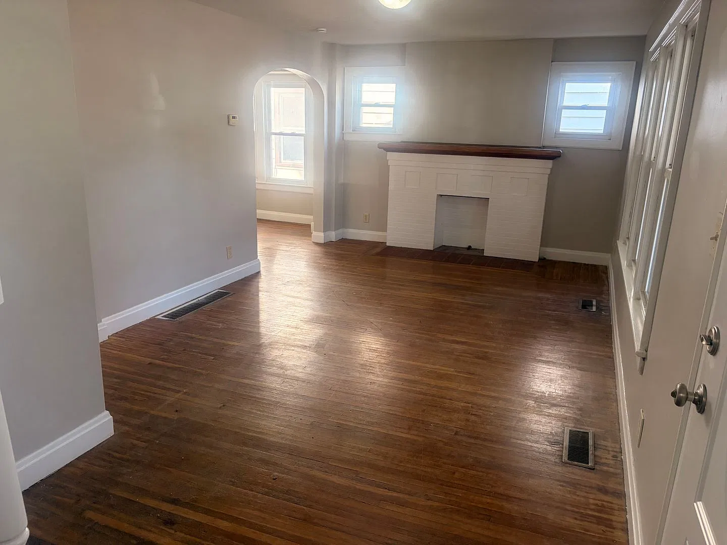 Spacious 3-Bedroom Home with Flexible Bonus Space, Basement & Detached Garage | South Linden | $1... — Photo 3