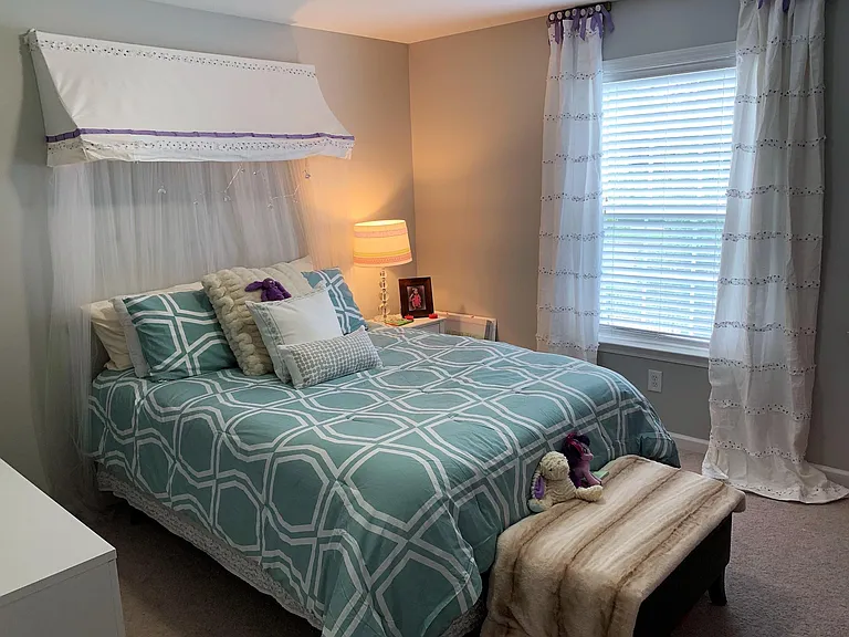 Bedroom 3 (walk-in closet)