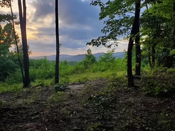 9550 Rocky Point Rd, Cookeville, TN 38506