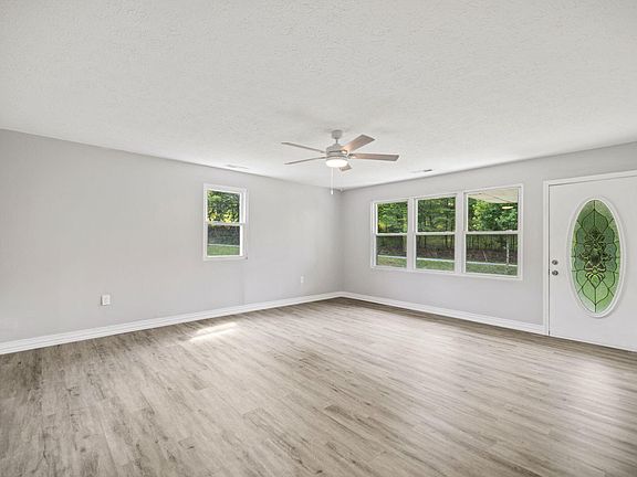 5th image of 469 Seagraves Hollow Rd