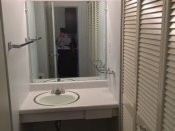 Dressing Area/Large Closet