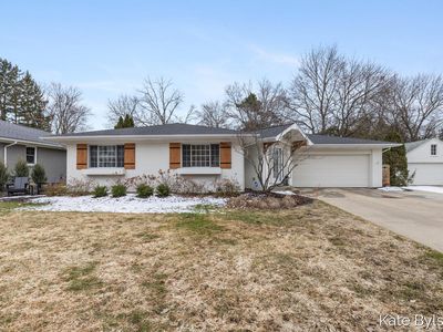 2424 Elmwood Dr SE, East Grand Rapids, MI, 49506