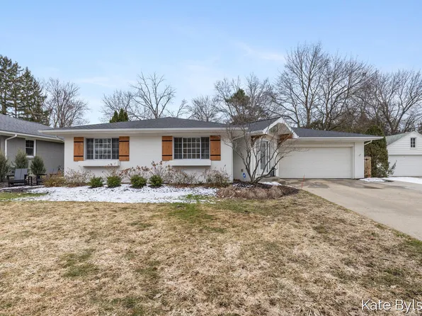 2424 Elmwood Dr SE, East Grand Rapids, MI 49506