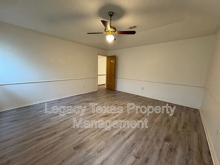 1203 Stonelake Dr — Photo 18