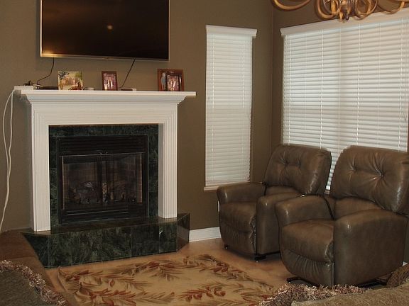 2nd image of 139 SE Moonlight Dr