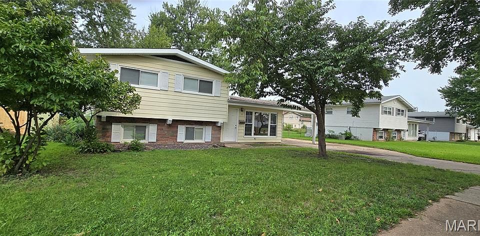 1st image of 13 Floweridge Ln