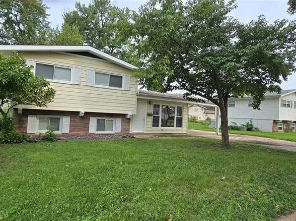 13 Floweridge Ln, Florissant, MO 63031