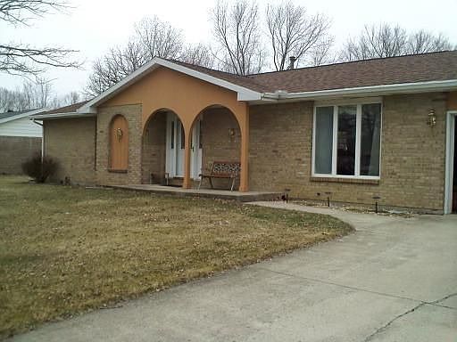 1st image of 230 Sunny Brook Trl
