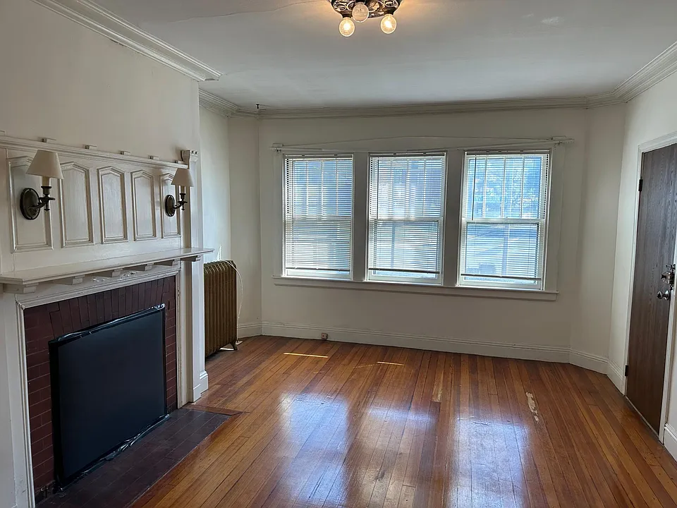 102 Mount Auburn St