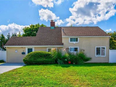 34 Meeting Ln, Hicksville, NY, 11801