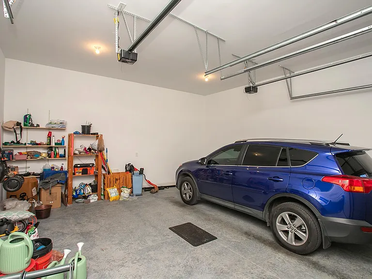 605 Quiet Cir — Photo 24