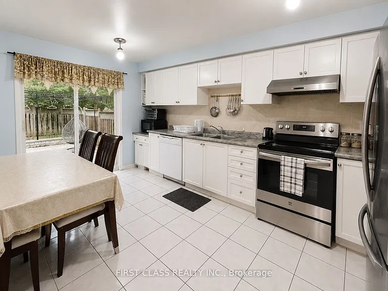 18 Angela Ct #UPPER — Photo 7