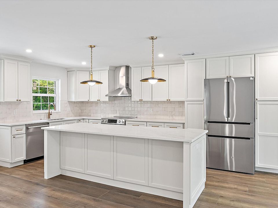 1st image of 109 E RIVERSIDE Drive