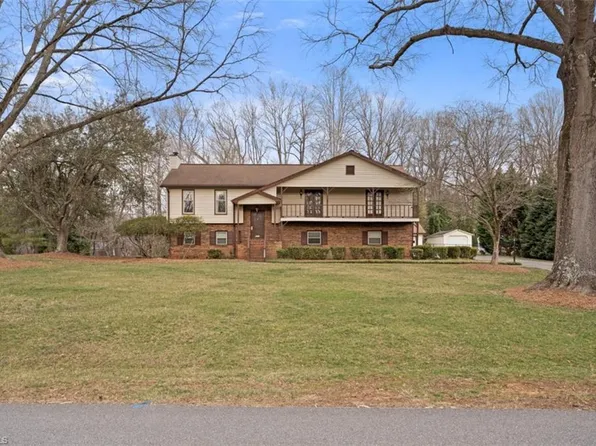 4221 Gardenspring Dr, Clemmons, NC 27012