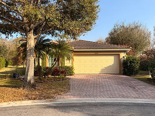 5603 SE Graham Dr Photo 1