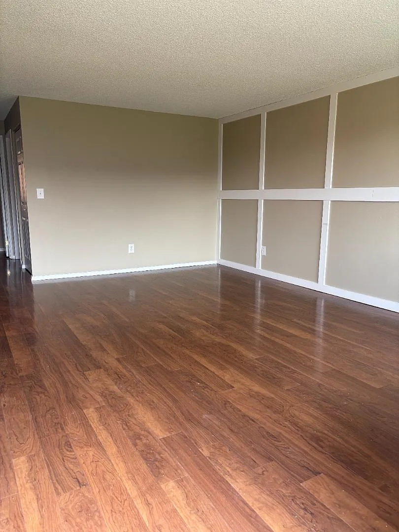 1005 S 42nd Ave - B — Photo 2