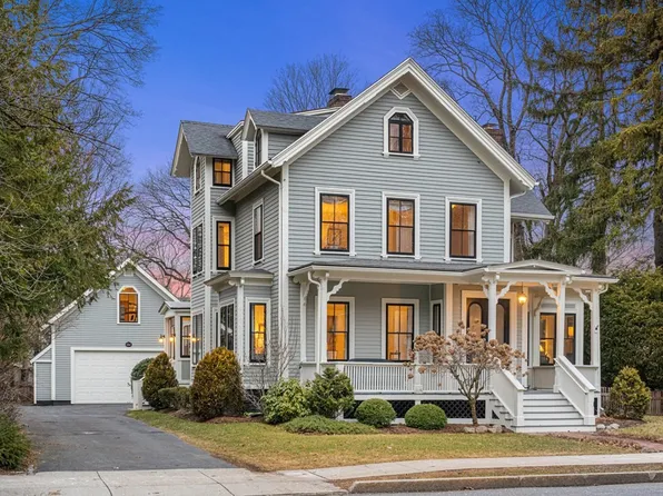 102 Sudbury Rd, Concord, MA 01742