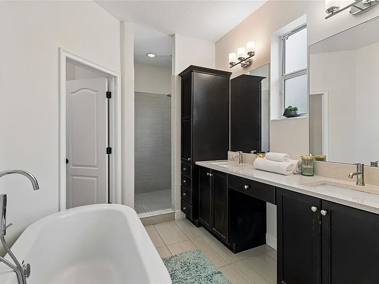 110 S Beverly Ave — Photo 15