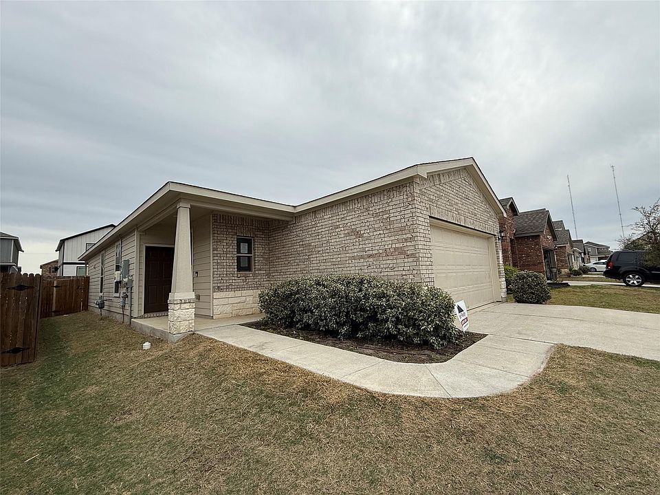 1st image of 324 Harper Ln