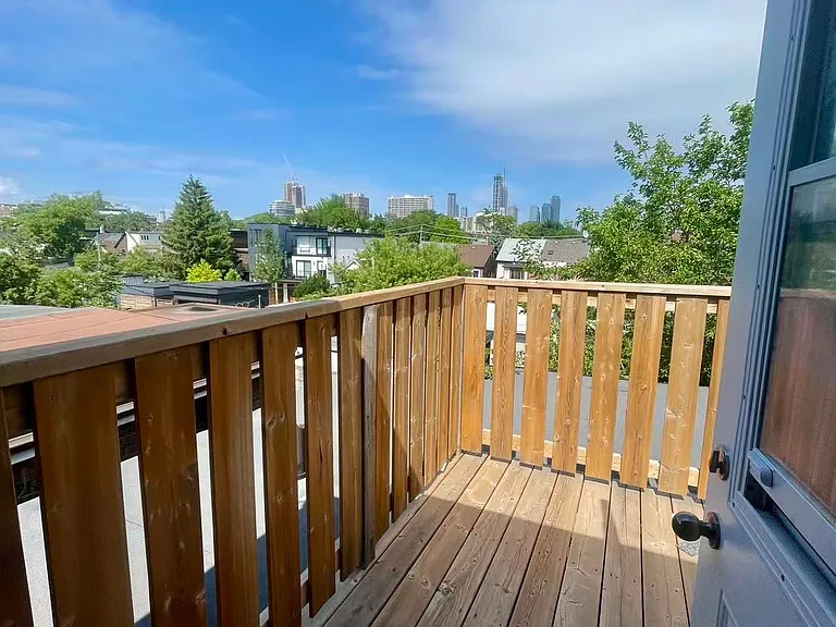 625 Bathurst St — Photo 6