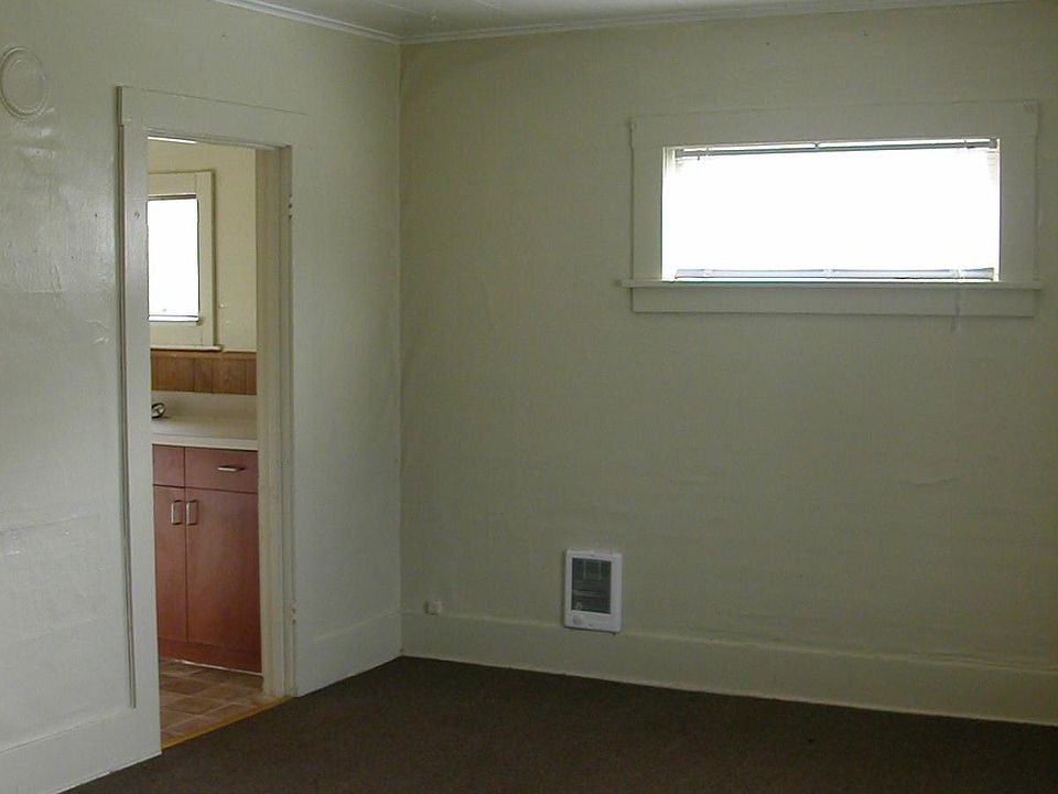 2nd image of 204 SW 6th Ave