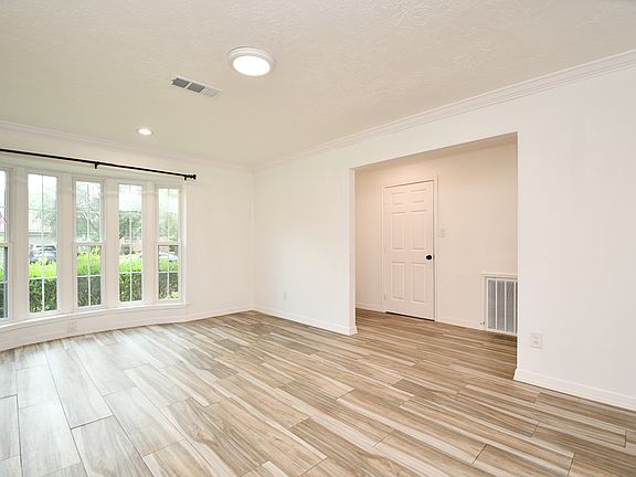 4th image of 5951 Beaudry Dr