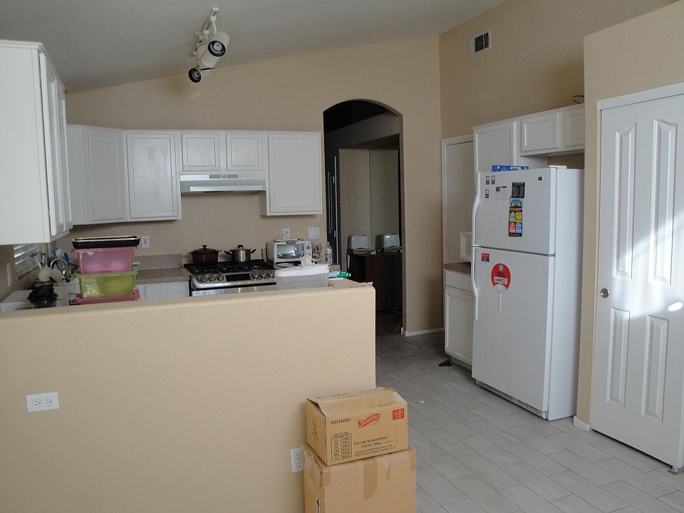1st image of 884 Rainbow Rock St