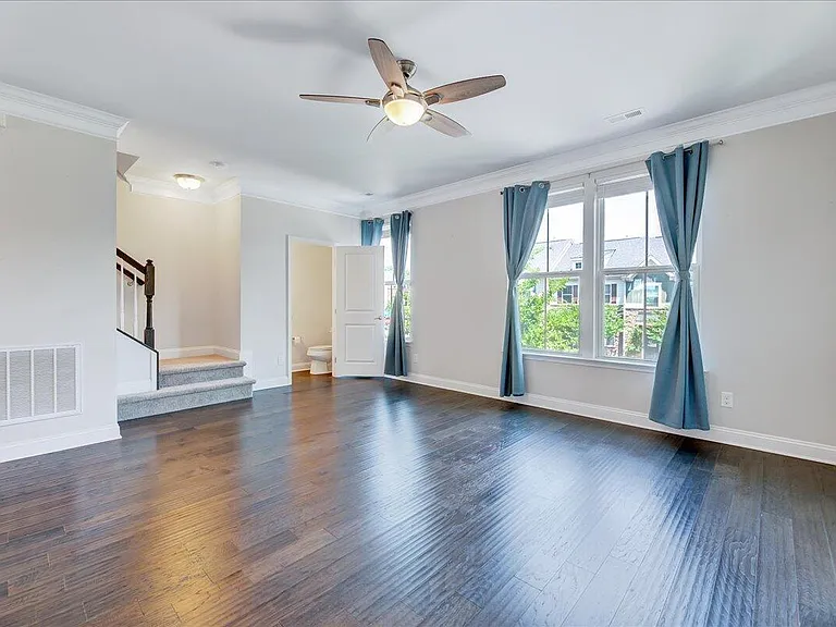 1008 Drayman Pl — Photo 5