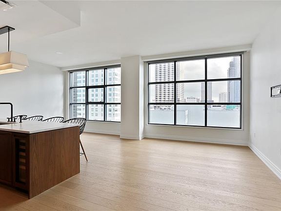 3rd image of 1001 Julia St APT 8D