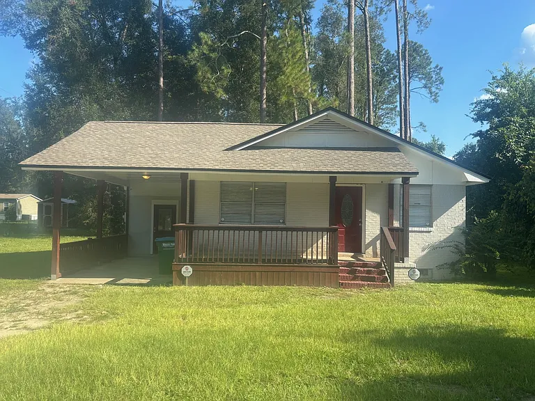 137 Hickory Ave — Photo 1