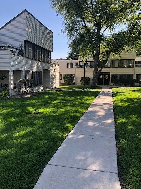 Courtyard Views