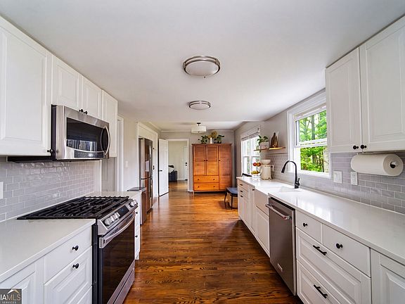 5th image of 785 Spalding Dr