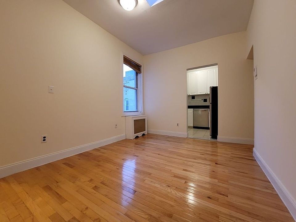 1st image of 410 W 44th St APT 30