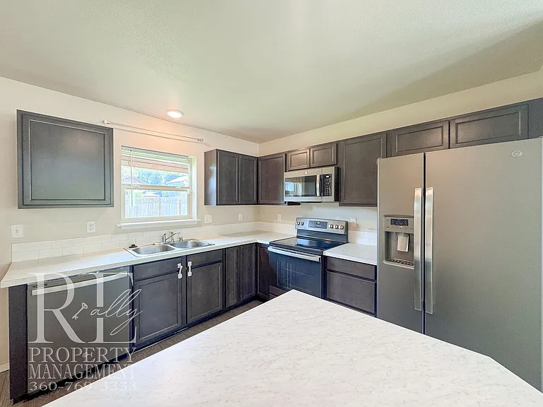690 SE Olga Cir — Photo 6