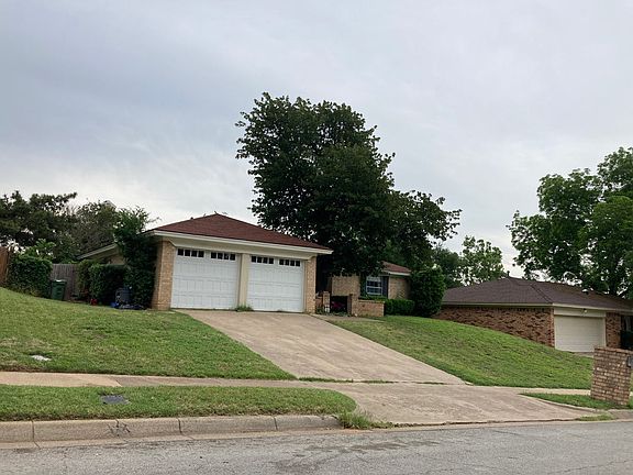 3rd image of 1621 Vicksburg Dr