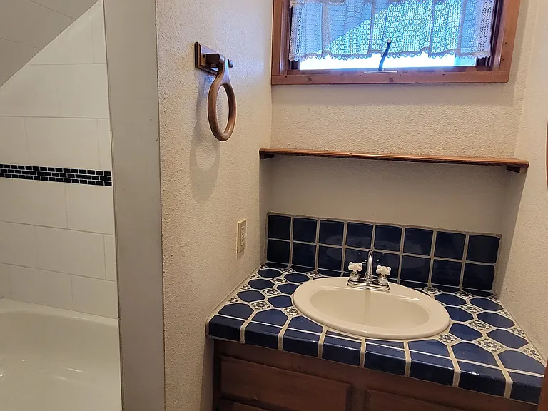 Upper Full Bath