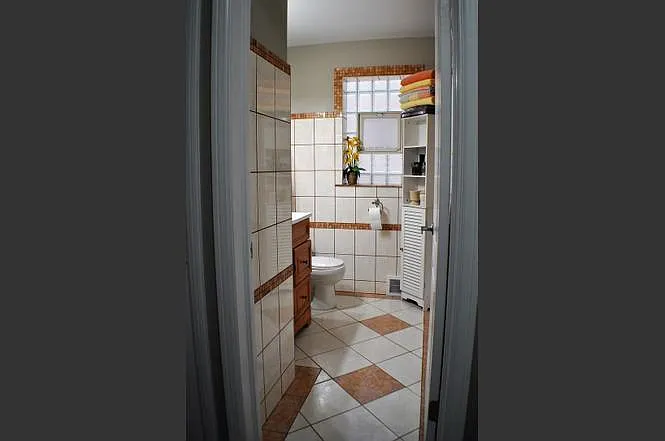 3beds, 1bath Apartment (No Security Deposit) — Photo 3