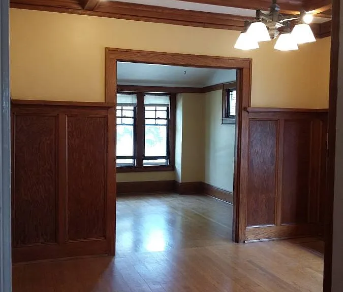 3027 N Maryland Ave — Photo 6