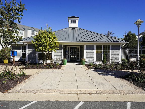 4th image of 414 Waterfield Ct