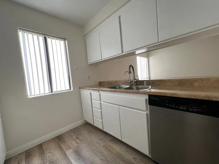 598 W Huntington Dr #K — Photo 14