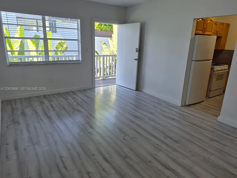 344 Meridian Ave #4B — Photo 4