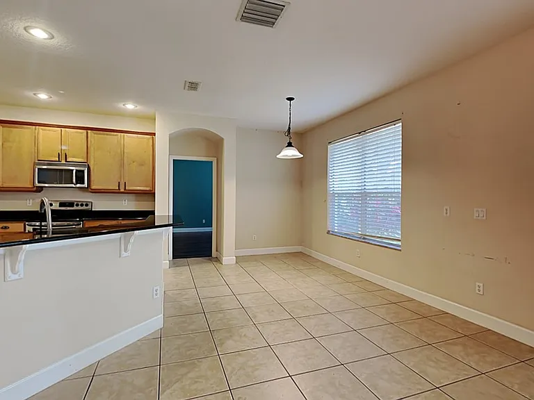 589 Errol Pkwy — Photo 6